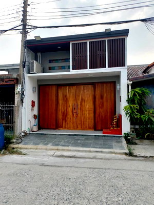 Townhouses for rent Bangkok : 🔥 House for Rent in On Nut 70/1 | Prime Corner Location Near Village Entrance | Suitable for Business | Only THB 9,000/Month 🔥