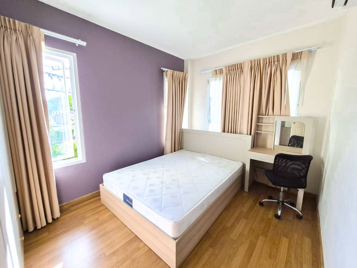 picture 2-Storey House for Rent Fully Furnished Corner Plot with Garden - 12/18
