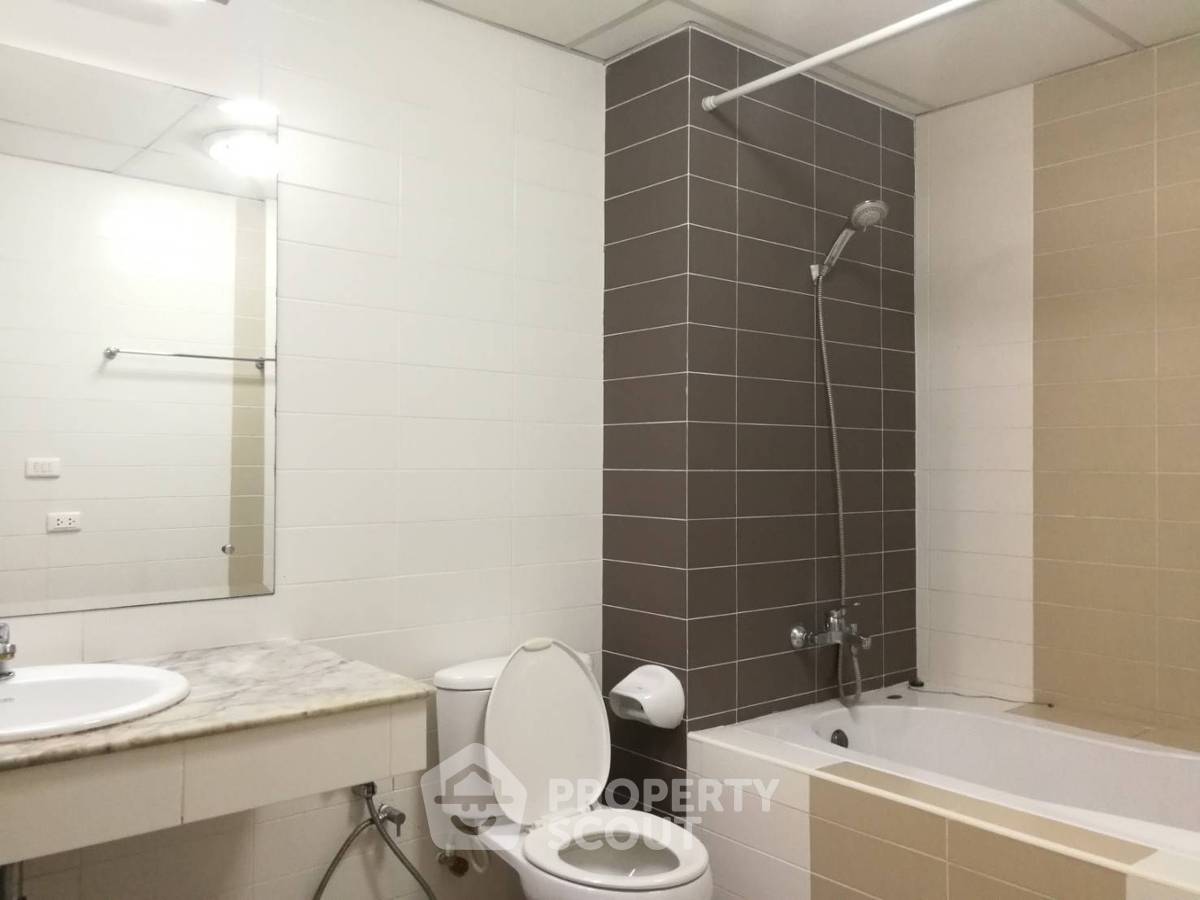 picture 2-BR Condo at Fragrant 71 Condominium near BTS Phra Khanong (ID 514658) - 6/8