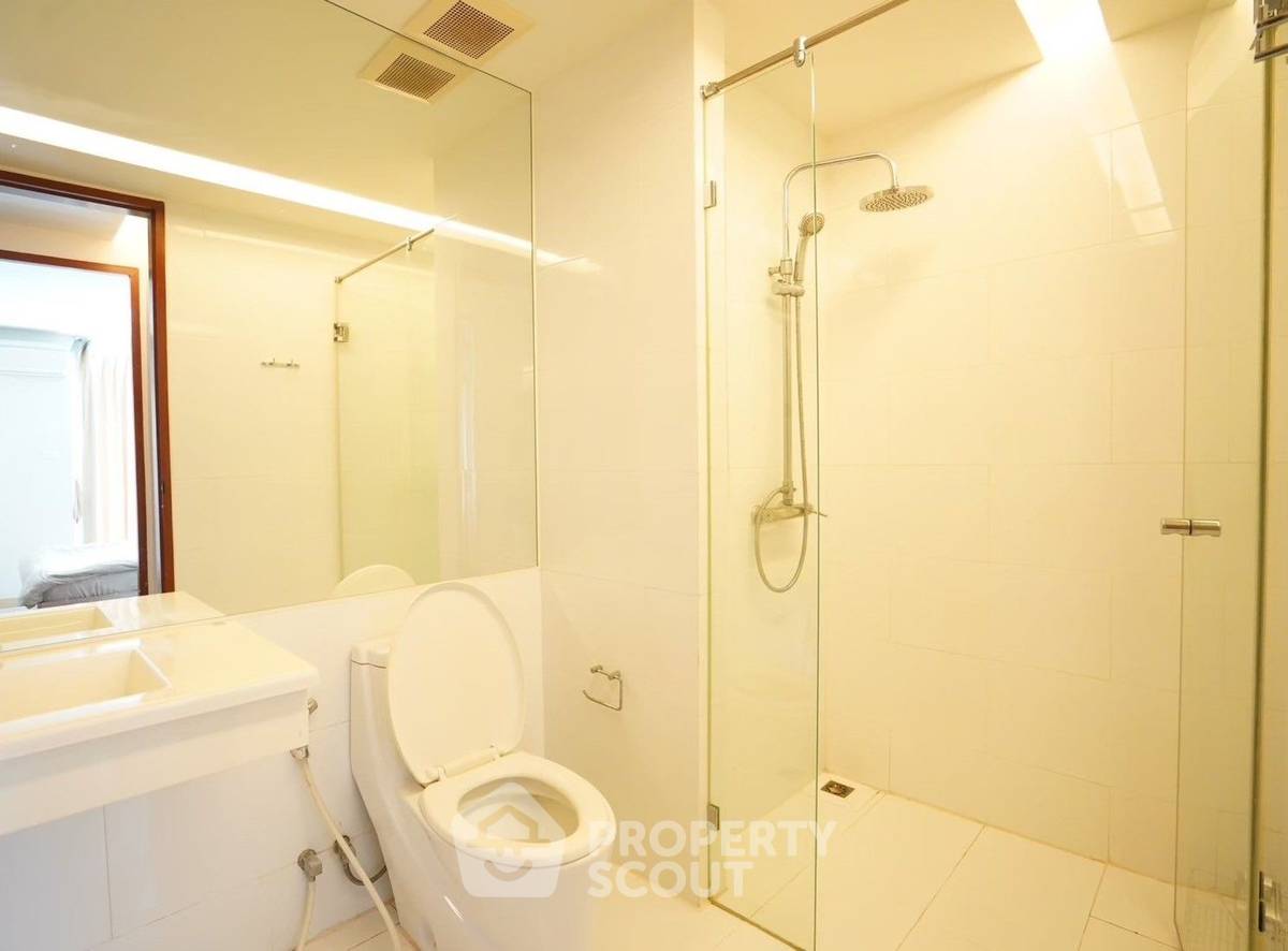picture 1-BR Condo For Sale At Emerald Residence Ratchada, 2nd-Floor near MRT Huai Khwang (ID 1844669) - 11/13