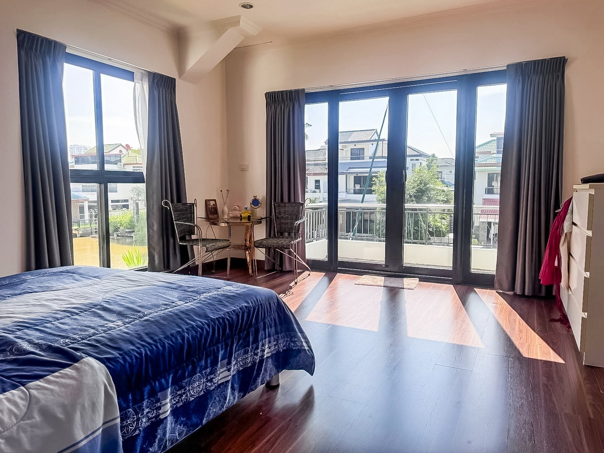 picture Canal Front House for Sale Na Jomtien Pattaya - 9/15