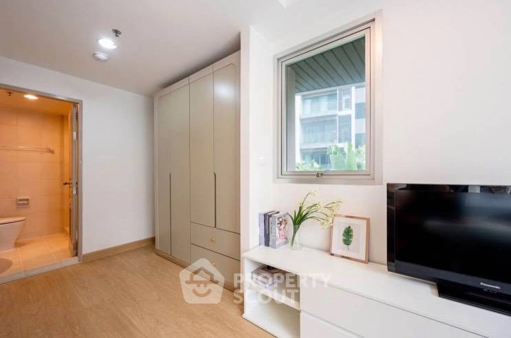 picture 3-BR Condo at Resorta Yen-Akat near MRT Khlong Toei (ID 2810120) - 10/12