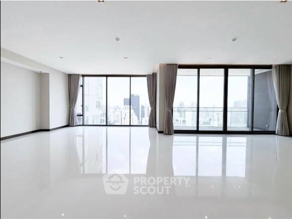 picture 4-BR Condo at Q1 Sukhumvit near BTS Nana (ID 2832955) - 1/6
