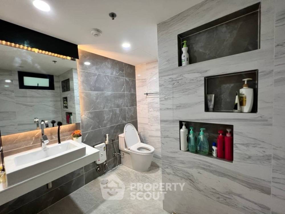 picture 2-BR Condo For Sale At Belle Grand Rama 9, 22nd-Floor Near MRT Phra Ram 9 (ID 1530067) - 8/18