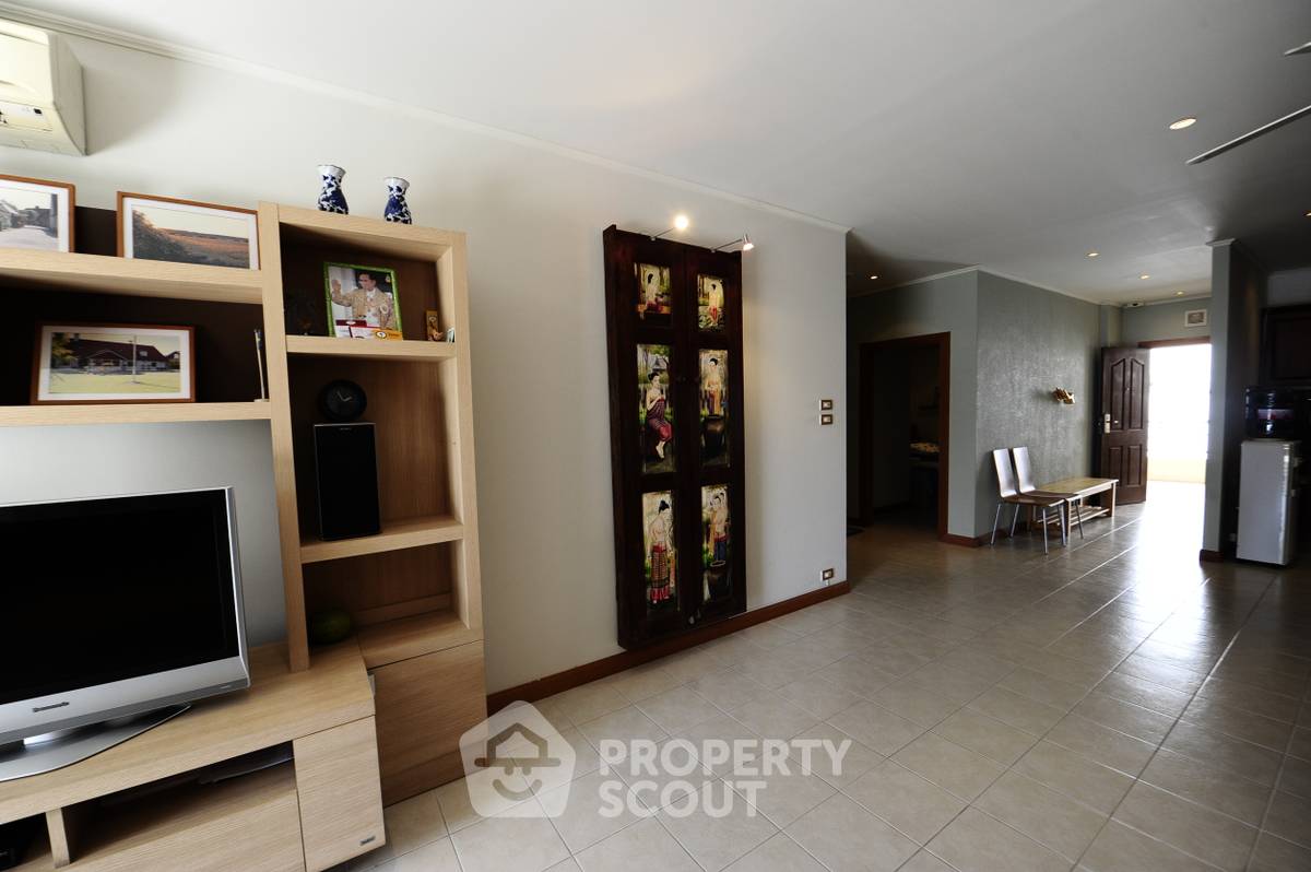 picture 2-BR Condo at Nordic Residence close to Phratamnak (ID 1104033) - 8/12