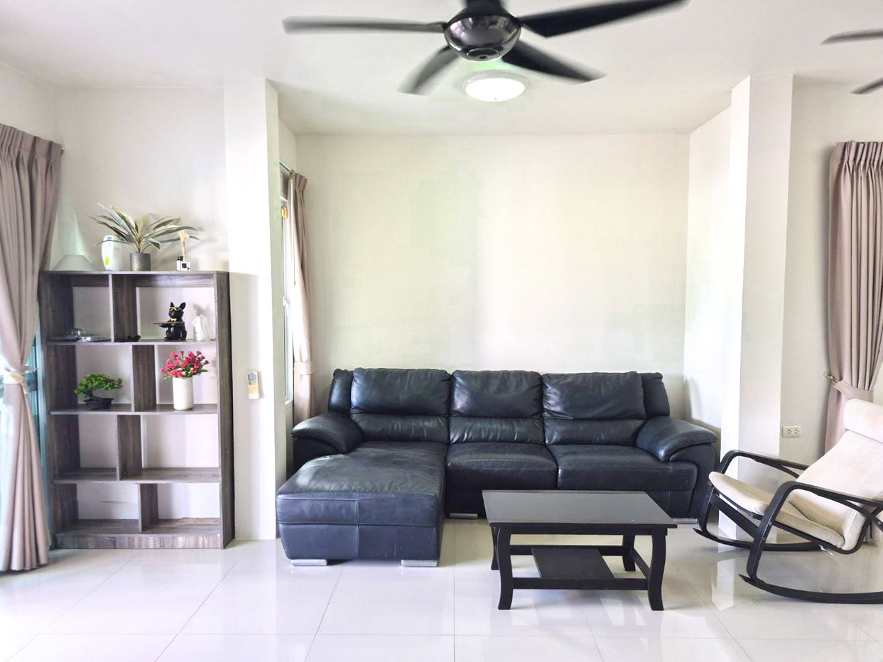 picture 2-Storey House for Rent Fully Furnished Corner Plot with Garden - 3/18