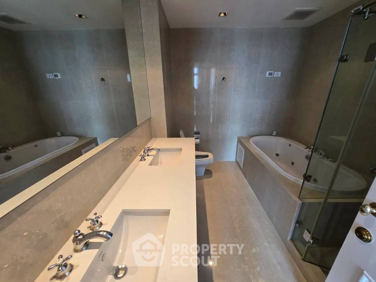 picture 3-BR Condo at Athenee Residence near BTS Phloen Chit (ID 2866786) - 7/9
