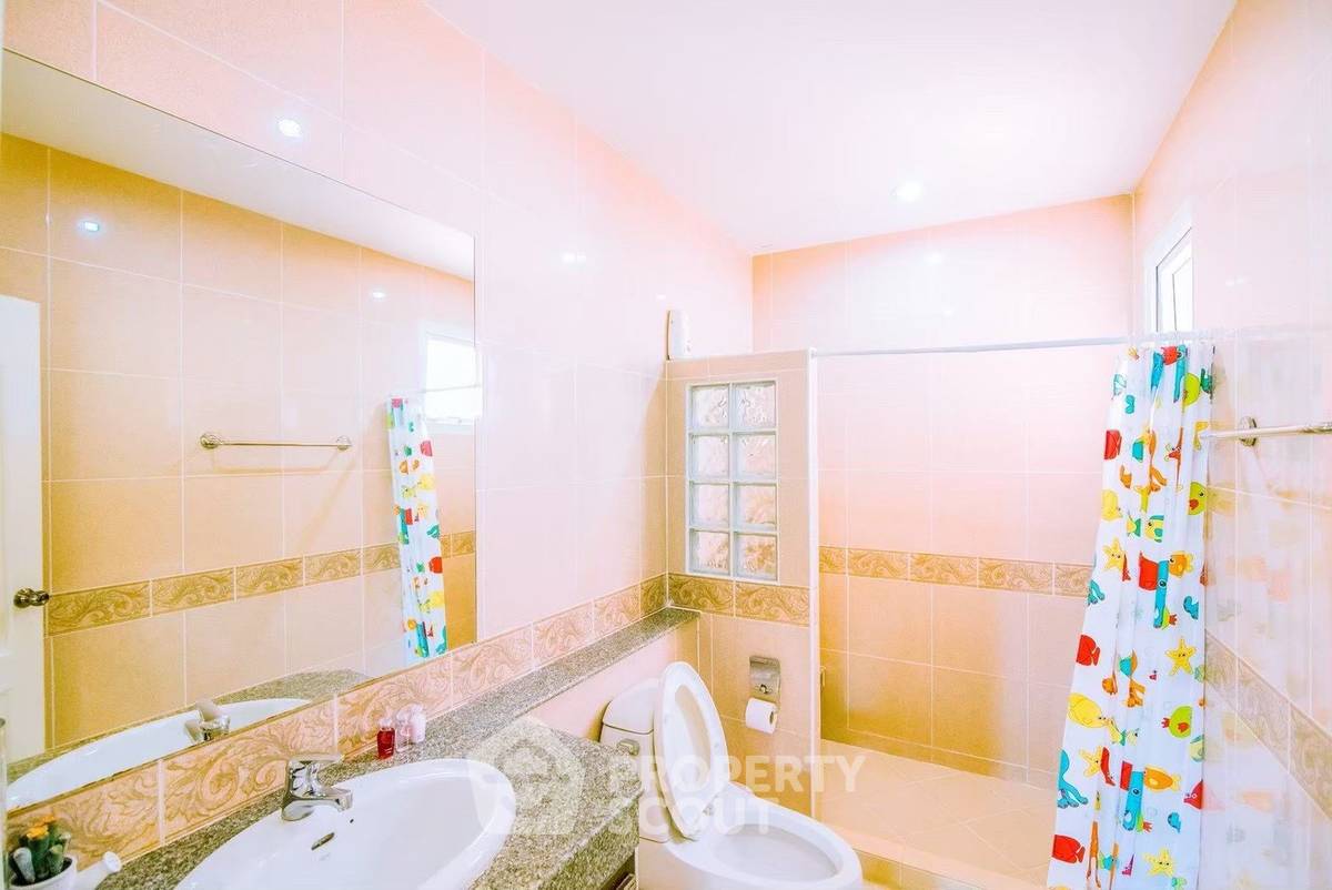 รูป วิลล่า 4-ห้องนอน ที่ บ้านฟ้าริมหาด ใกล้ เมืองพัทยา (ID 2155352) - รูปที่ 11/12