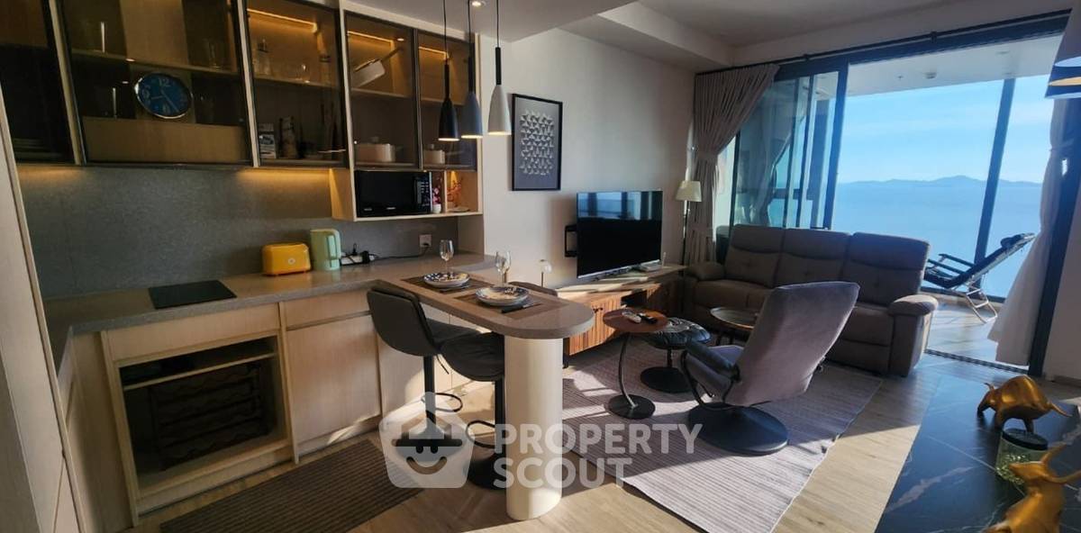 รูป คอนโด 1 ห้องนอน 30th-Floor ขนาด 58 ตร.ม. ที่ AROM WONGAMAT ใกล้ Sanctuary Of Truth (ID 2466213) - รูปที่ 2/12