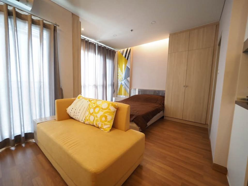 picture Condo for rent, Lumpini Park Vibhavadi-Chatuchak (Studio), 12A floor. Shuttle service to BTS/MRT Mo Chit station available (1.8 km). - 9/10
