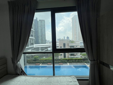 ให้เช่า คอนโดไอดีโอ โมบิ สาทร (Ideo Mobi Sathorn) 23 ตรม.  วิวสระว่ายน้ำ สวยมาก ใกล้ BTS กรุงธนบุรี