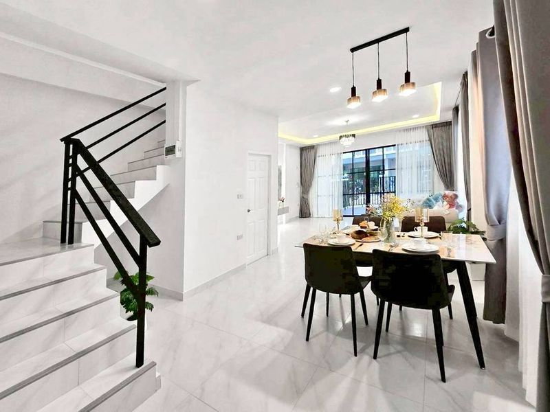 picture European Style Townhome for Rent in East Pattaya - 4/11