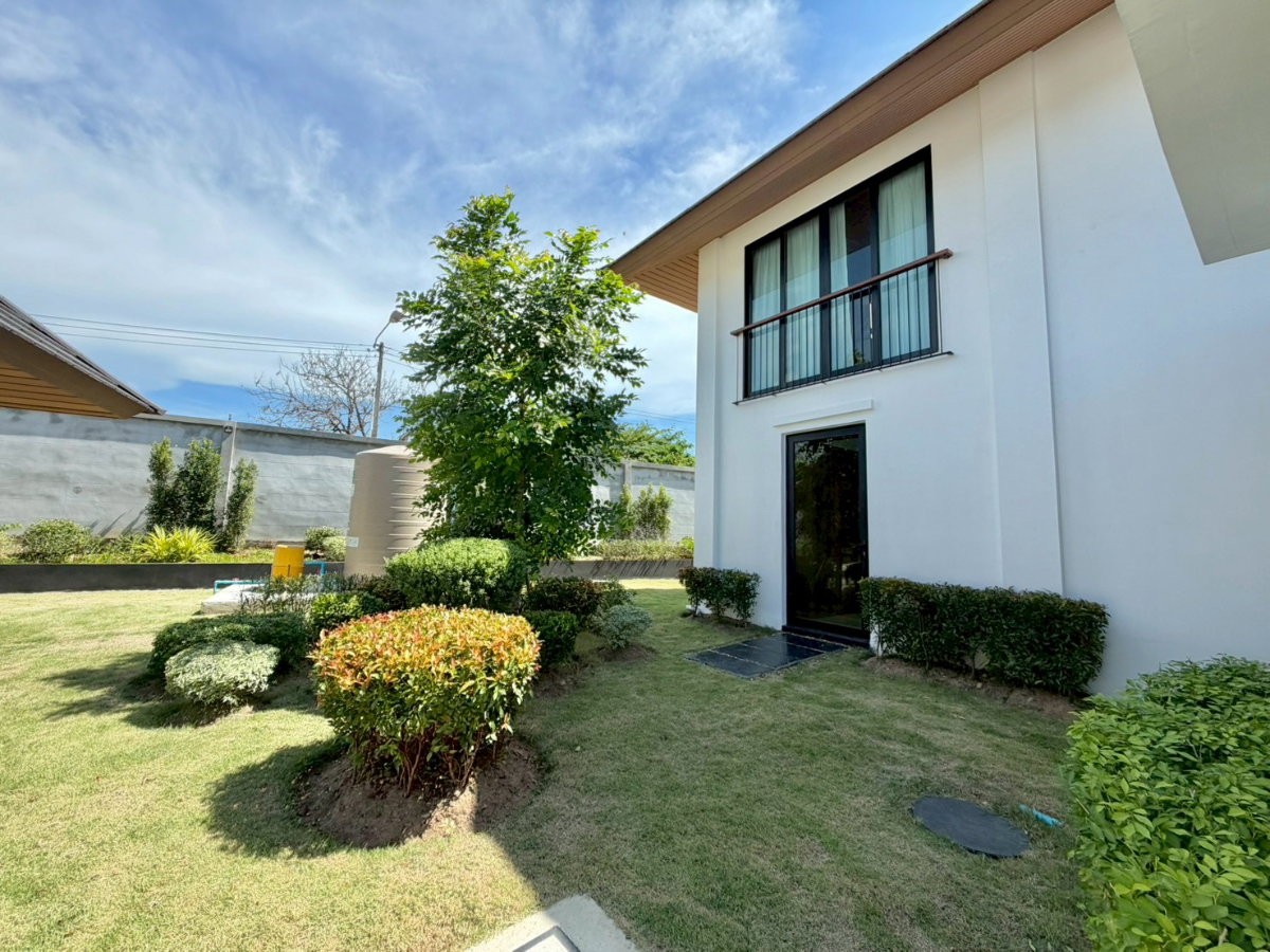 รูป 🌳🏠 ขายบ้านเดี่ยวหรูสไตล์ Modern Tropical พร้อมสวนกว้างและสระว่ายน้ำส่วนตัว - รูปที่ 6/42