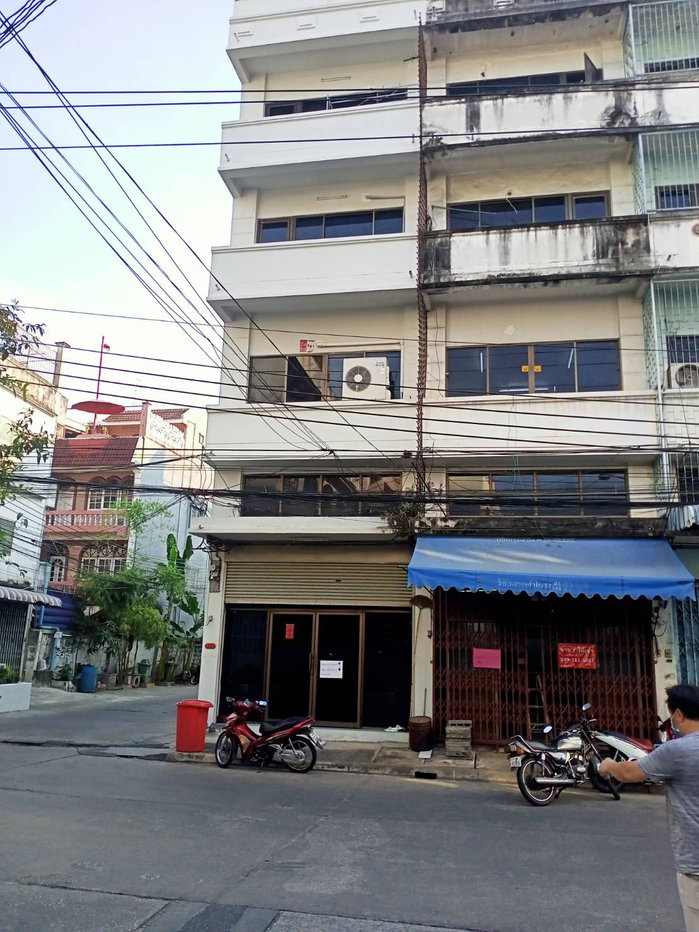 รูป ให้เช่าอาคารพาณิชย์5ชั้น จันทน์32 มีห้องน้ำและห้องนอนทุกชั้น ใกล้สถานีรถไฟฟ้าสุรศักดิ์ เหมาะสำหรับทำธุรกิจหรืออยู่อาศัย - รูปที่ 7/11