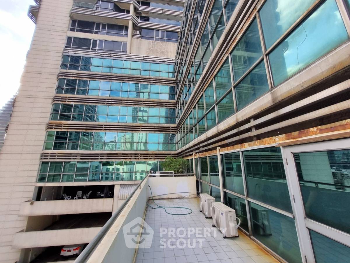 picture 4-BR Condo at Sukhumvit Suite near BTS Nana (ID 1476081) - 5/5