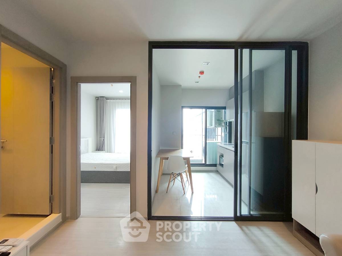 picture 1-BR Condo at Life Asoke - Rama 9 near MRT Phra Ram 9 (ID 2212408) - 2/7