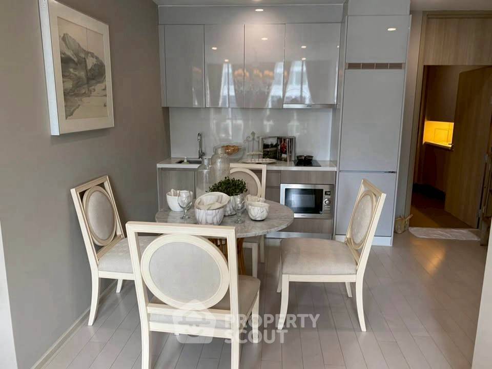 picture 1-BR Condo at Noble Ploenchit near BTS Phloen Chit (ID 2415103) - 2/9