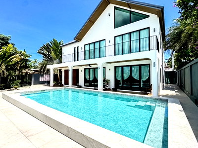 เช่าบ้านเดี่ยว ชลบุรี : Pet Friendly Pool Villa for Rent Huay Yai Pattaya