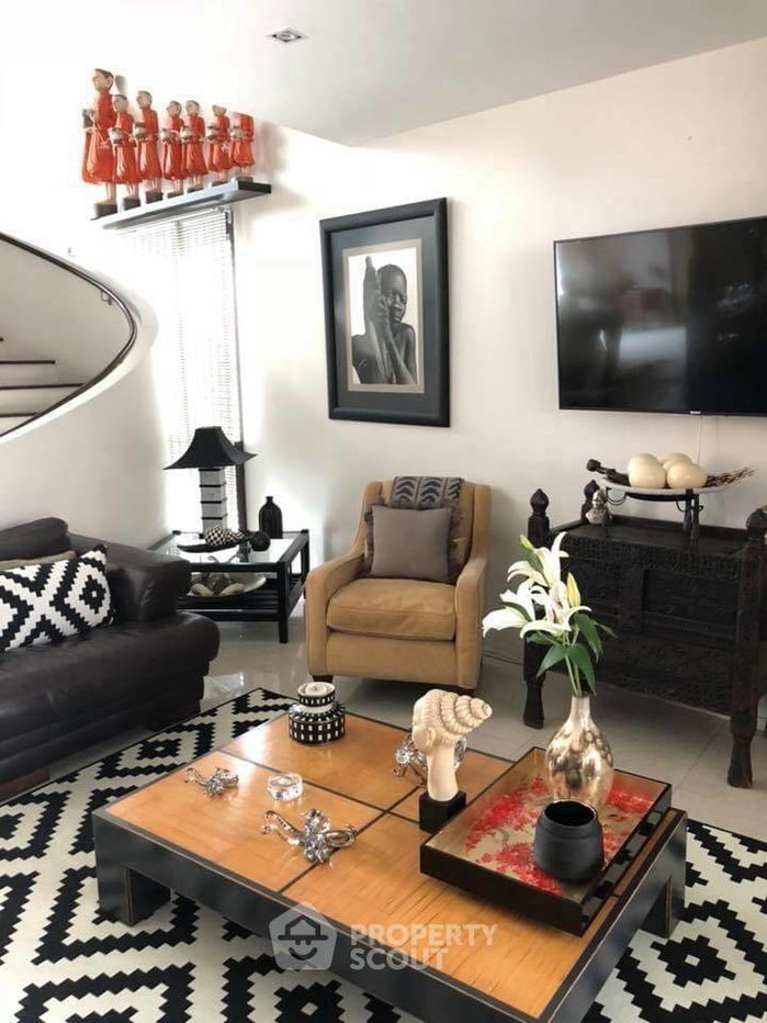 picture 3-BR Condo at Baan Lux - Sathon near MRT Khlong Toei (ID 2090680) - 2/10