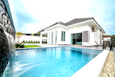 Houses for sale Bang Lamung Chonburi : Pool House for Sale Nong Pla Lai Pattaya Fully Furnished
