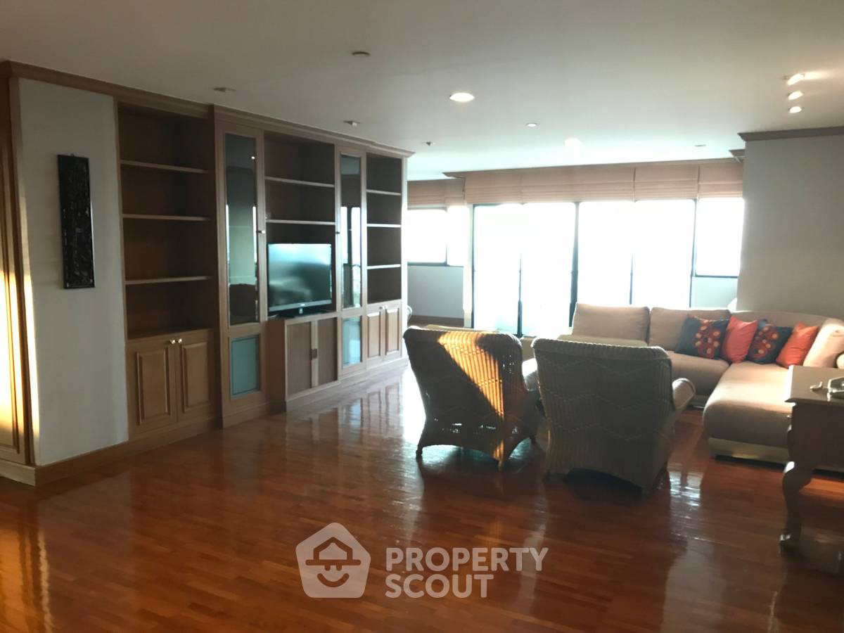 รูป คอนโด 3-ห้องนอน ที่ สาธร การ์เด้นส์ ใกล้ MRT สีลม (ID 2884960) - รูปที่ 2/15