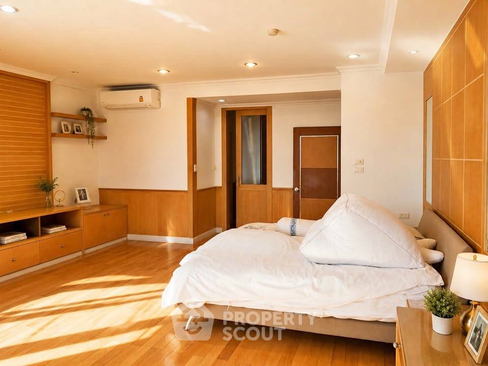 picture 3-BR Condo at Riverine Place in Suan Yai (ID 2957219) - 1/11
