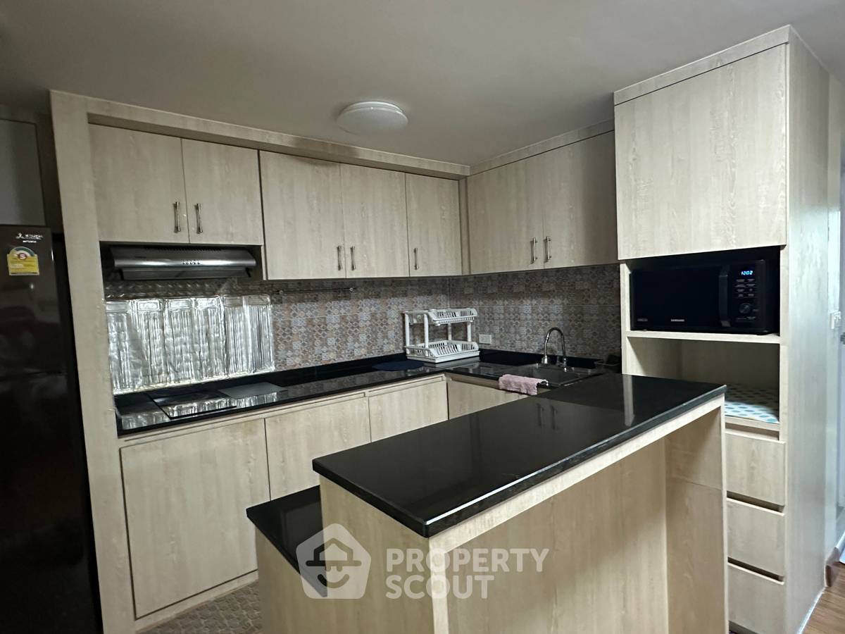 picture 2-BR Condo at Ratchathewi Tower Condominium near BTS Ratchathewi (ID 2142650) - 9/12