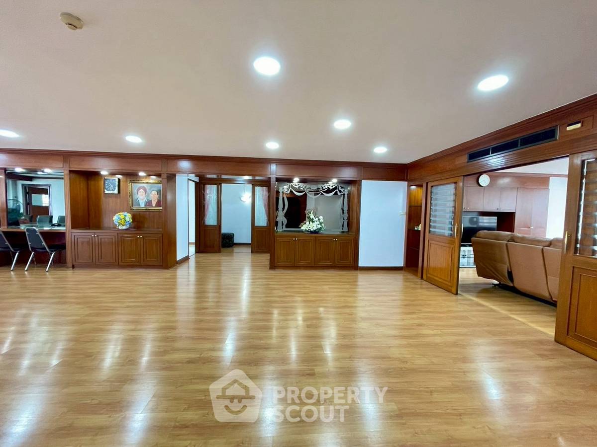รูป คอนโด 3-ห้องนอน ที่ วัฒนา ไฮทส์ คอนโดมิเนียม ใกล้ MRT สุขุมวิท (ID 2929188) - รูปที่ 5/19