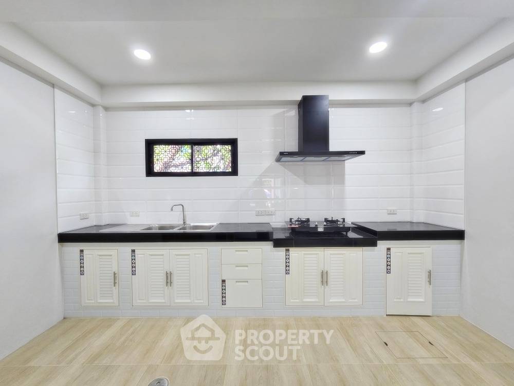 picture 2-BR Townhouse in Khlong Kum (ID 1750035) - 5/13