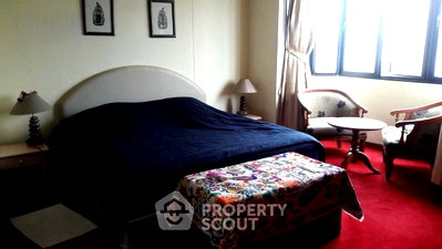 Condos for sale : 2-BR Condo at Omni Tower near BTS Nana (ID 2620255)