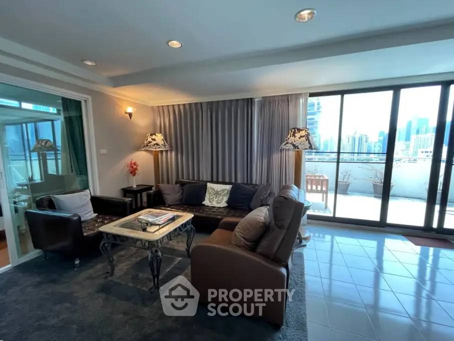 picture 2-BR Condo at Supalai Place Sukhumvit 39 near BTS Phrom Phong (ID 2873907) - 3/25