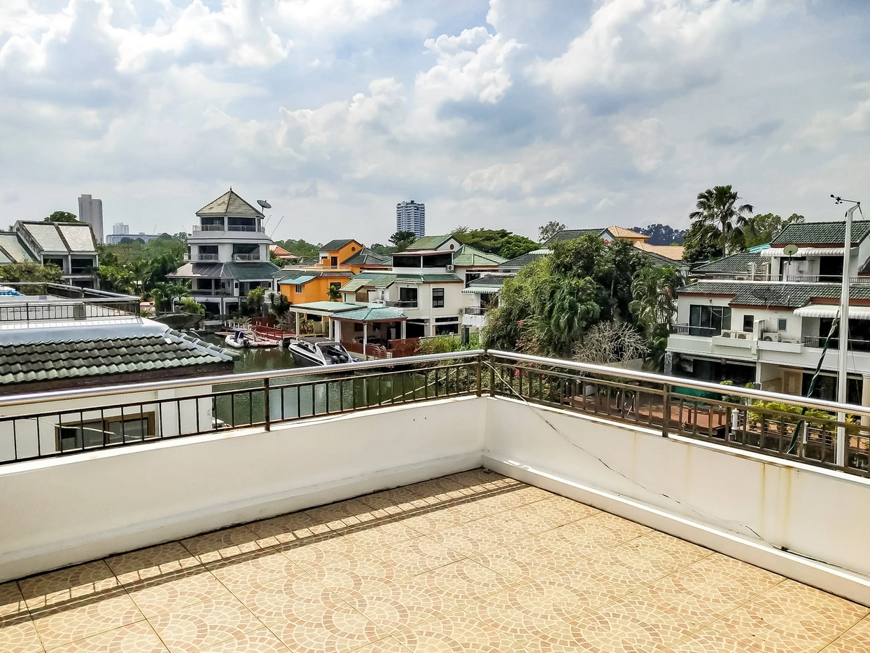 picture Canal Front House for Sale Na Jomtien Pattaya - 3/15