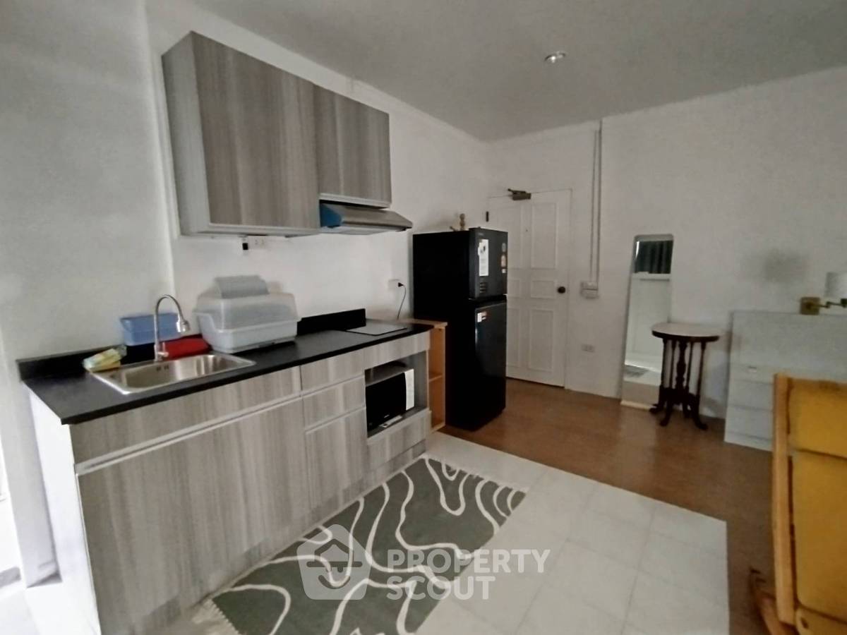 picture 1-BR Condo at S.L.D Condominium near MRT Si Lom (ID 2537329) - 3/7