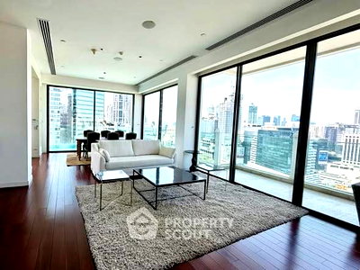 Condos for rent Sukumvit 39 : 3-BR Condo at Le Raffine Jambu Dvipa Sukhumvit 39 Condominium near BTS Phrom Phong (ID 2636870)