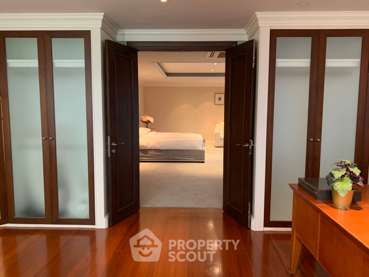 picture 4-BR Condo at Las Colinas near BTS Asok (ID 566147) - 19/40