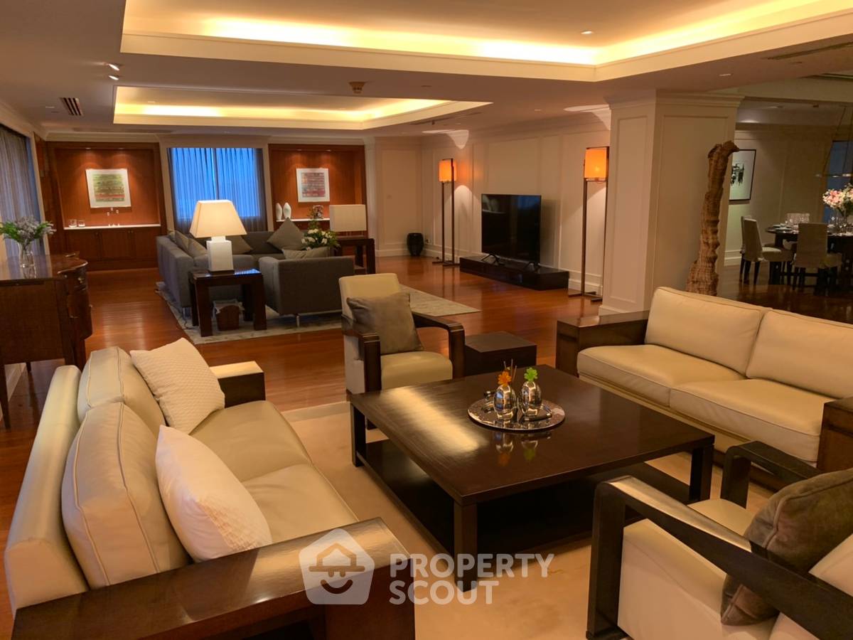 picture 4-BR Condo at Las Colinas near BTS Asok (ID 566147) - 3/40