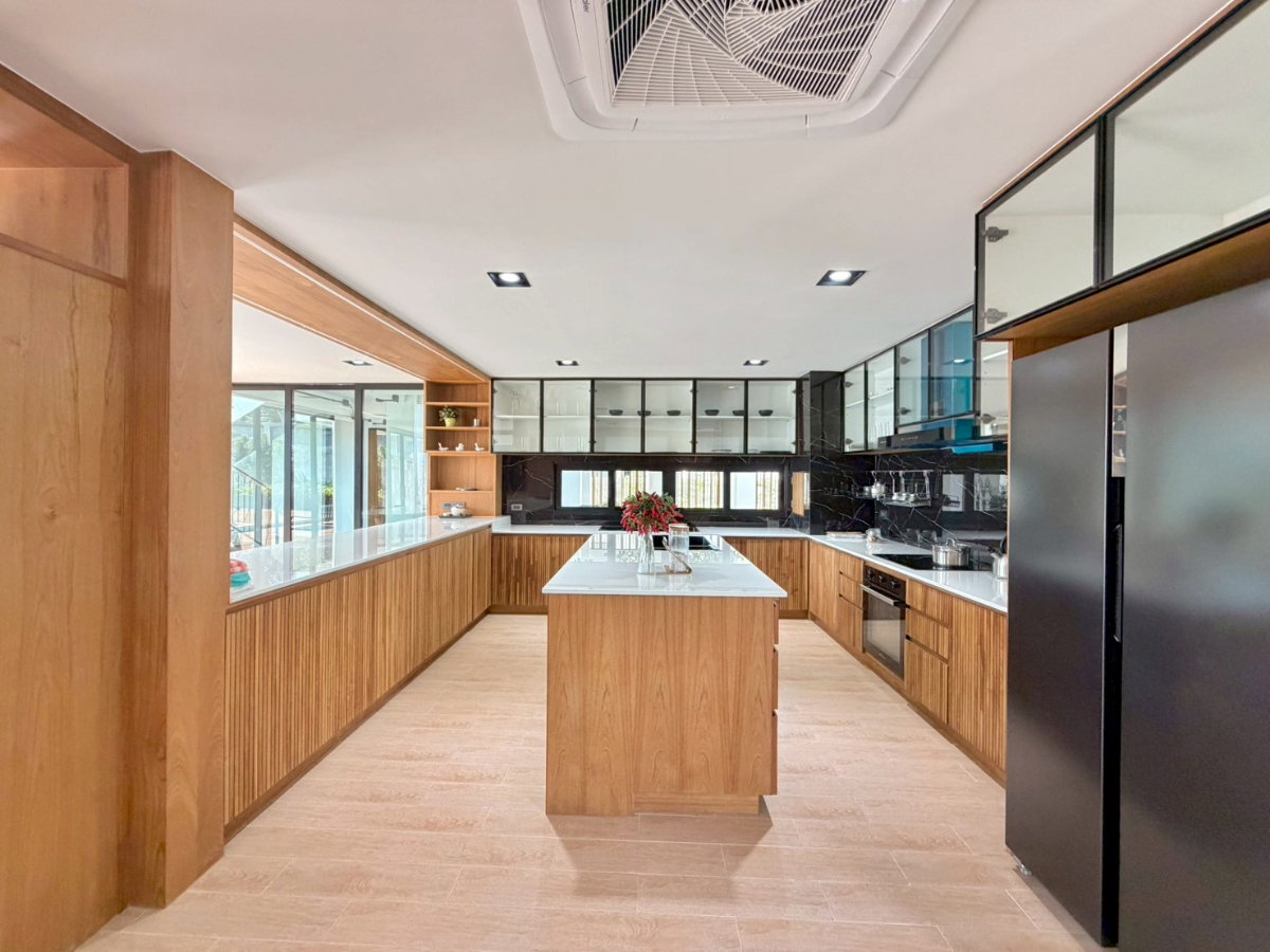 รูป 🌳🏠 ขายบ้านเดี่ยวหรูสไตล์ Modern Tropical พร้อมสวนกว้างและสระว่ายน้ำส่วนตัว - รูปที่ 30/42