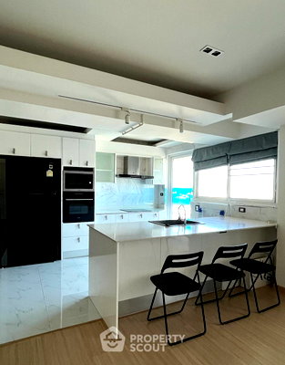 Condos for rent Sukumvit 39 : 3-BR Condo at Royal Castle Sukhumvit near BTS Phrom Phong (ID 1985761)