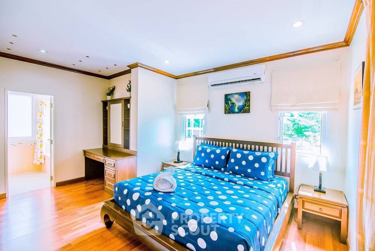 รูป วิลล่า 4-ห้องนอน ที่ บ้านฟ้าริมหาด ใกล้ เมืองพัทยา (ID 2155352) - รูปที่ 9/12