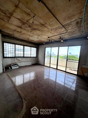 ขายคอนโด : คอนโด 2 ห้องนอน 119 ตร.ม. Green Peace Mansion ใกล้ MRT กำแพงเพชร (ID 2138928)