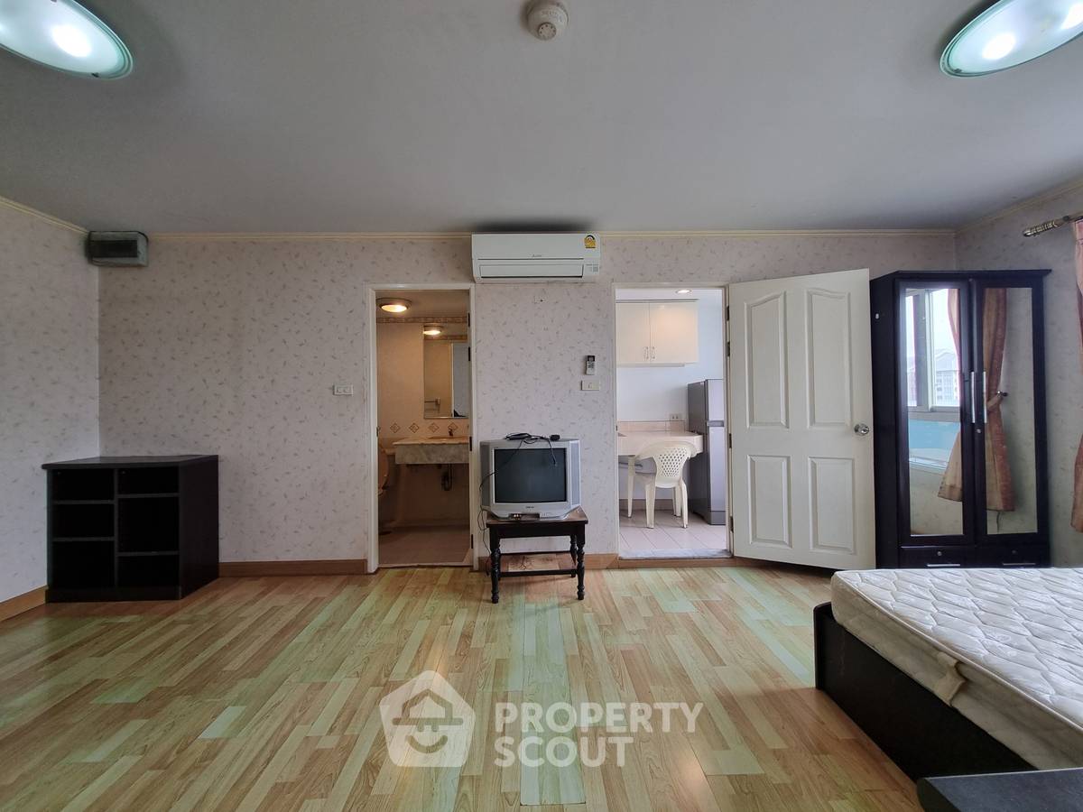 รูป คอนโด 1-ห้องนอน ที่ ลุมพินีเพลส สาทร ใกล้ BTS เซนต์หลุยส์ (ID 2059710) - รูปที่ 2/5