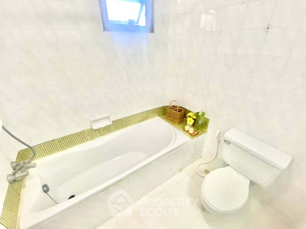 picture 1-BR Condo at Rin House Condominium near MRT Sukhumvit (ID 2041831) - 14/18