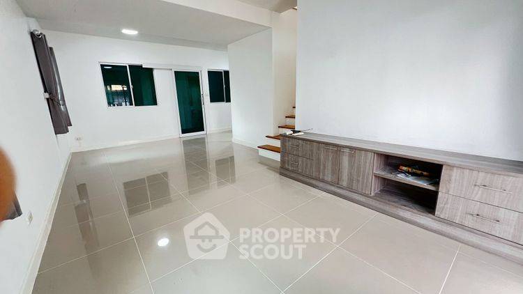 รูป ทาวน์เฮ้าส์ 3-ห้องนอน ใน ปลายบาง (ID 2957622) - รูปที่ 1/14