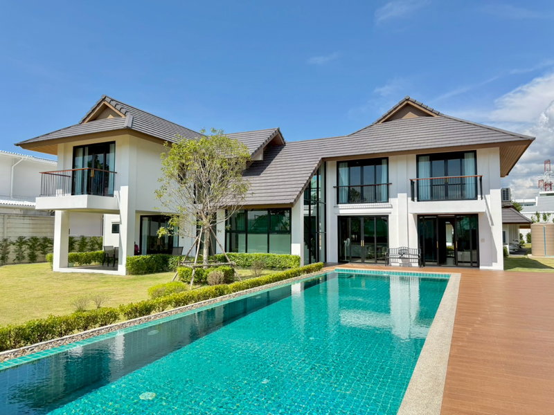 ขายบ้านเดี่ยว : 🌳🏠 ขายบ้านเดี่ยวหรูสไตล์ Modern Tropical พร้อมสวนกว้างและสระว่ายน้ำส่วนตัว
