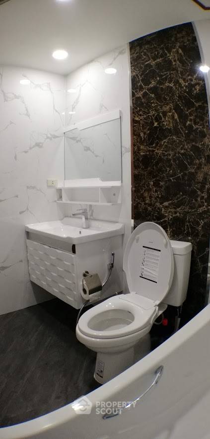 picture 2-BR Condo at Rama Harbour View Condominium in Surasak (ID 1437812) - 15/17