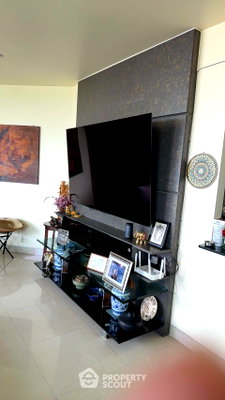 Condos for sale : 3-BR 163 Sqm Condo For Sale At Watermark Chaophraya, Near BTS Krung Thon Buri (ID 2083007)