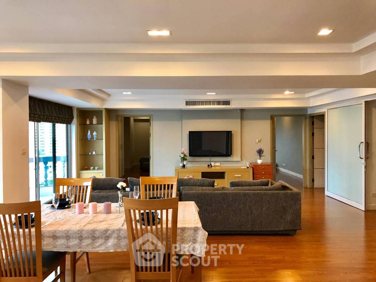 picture 3-BR Condo at Royal Castle Sukhumvit near BTS Phrom Phong (ID 566354) - 1/8