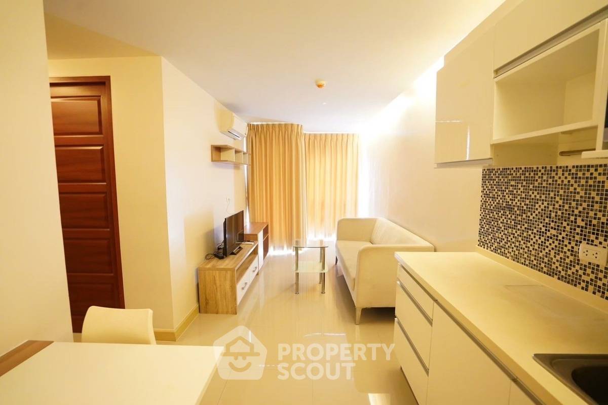 picture 1-BR Condo For Sale At Emerald Residence Ratchada, 2nd-Floor near MRT Huai Khwang (ID 1844669) - 1/13