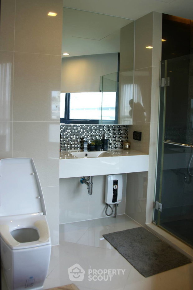 picture 2-BR Condo at Rhythm Sukhumvit 44/1 near BTS Phra Khanong (ID 886573) - 7/14