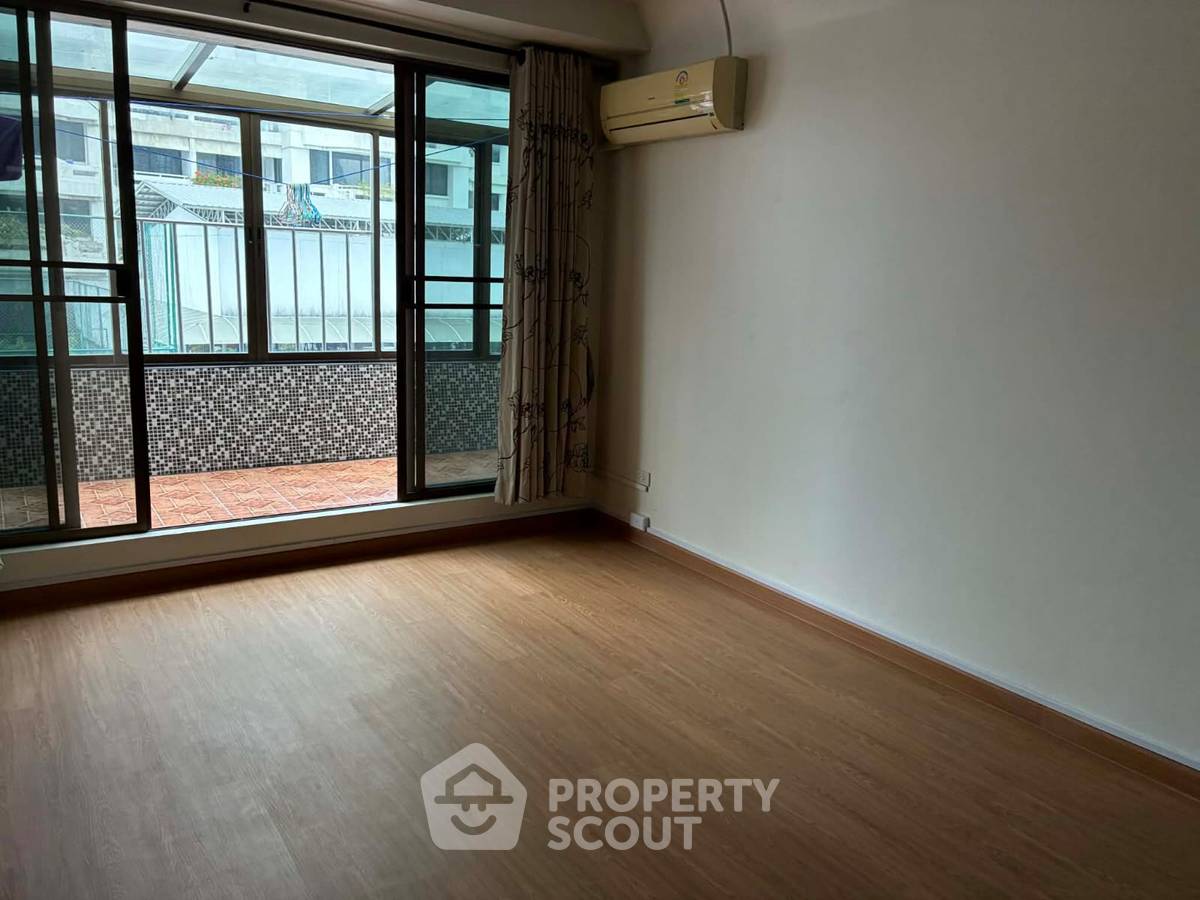 picture 2-BR Condo at Diamond Tower Condominium near BTS Chong Nonsi (ID 2956748) - 6/12